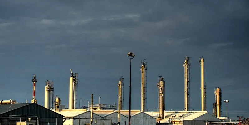 Petrochemical plant distillation columns